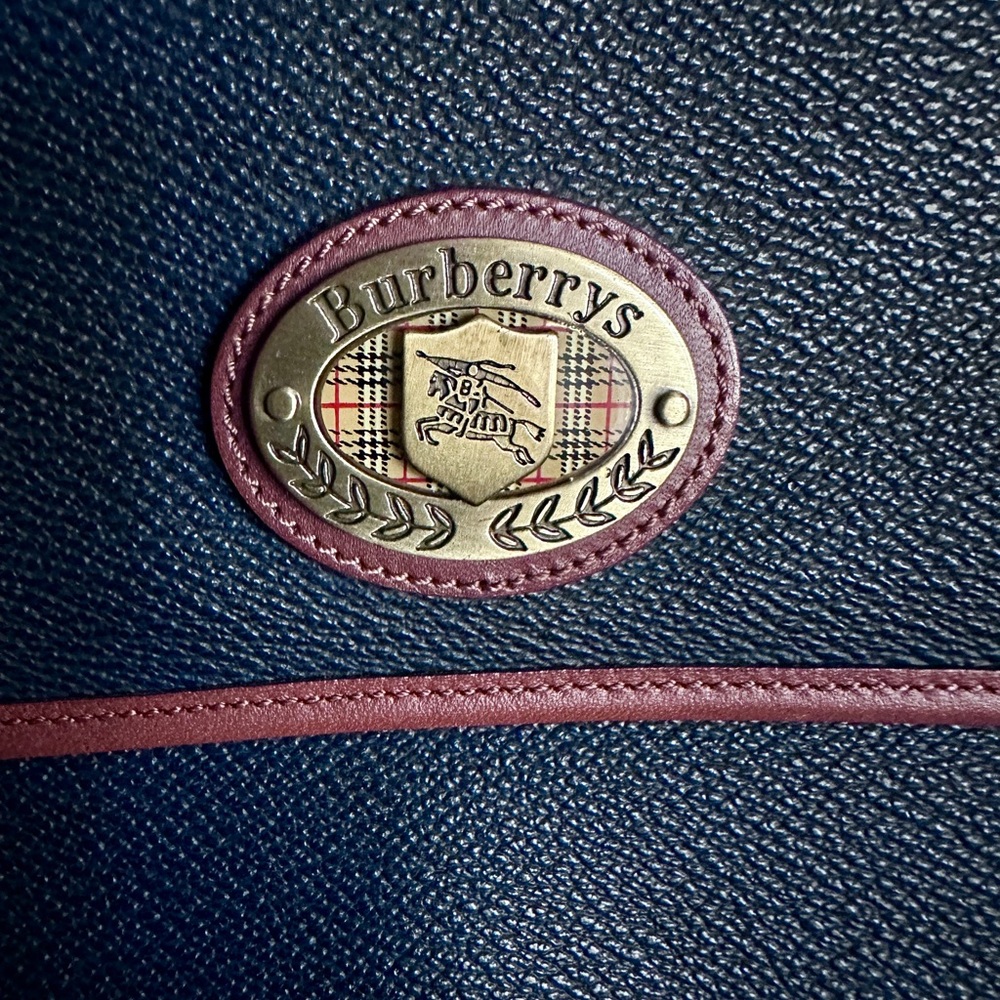 Burberrys Vintage crossbody with Bag Charm - Picture 5 of 15